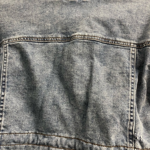Maurices Women’s Cropped Distressed Blue Jean Jacket XSmall - Picture 7 of 9